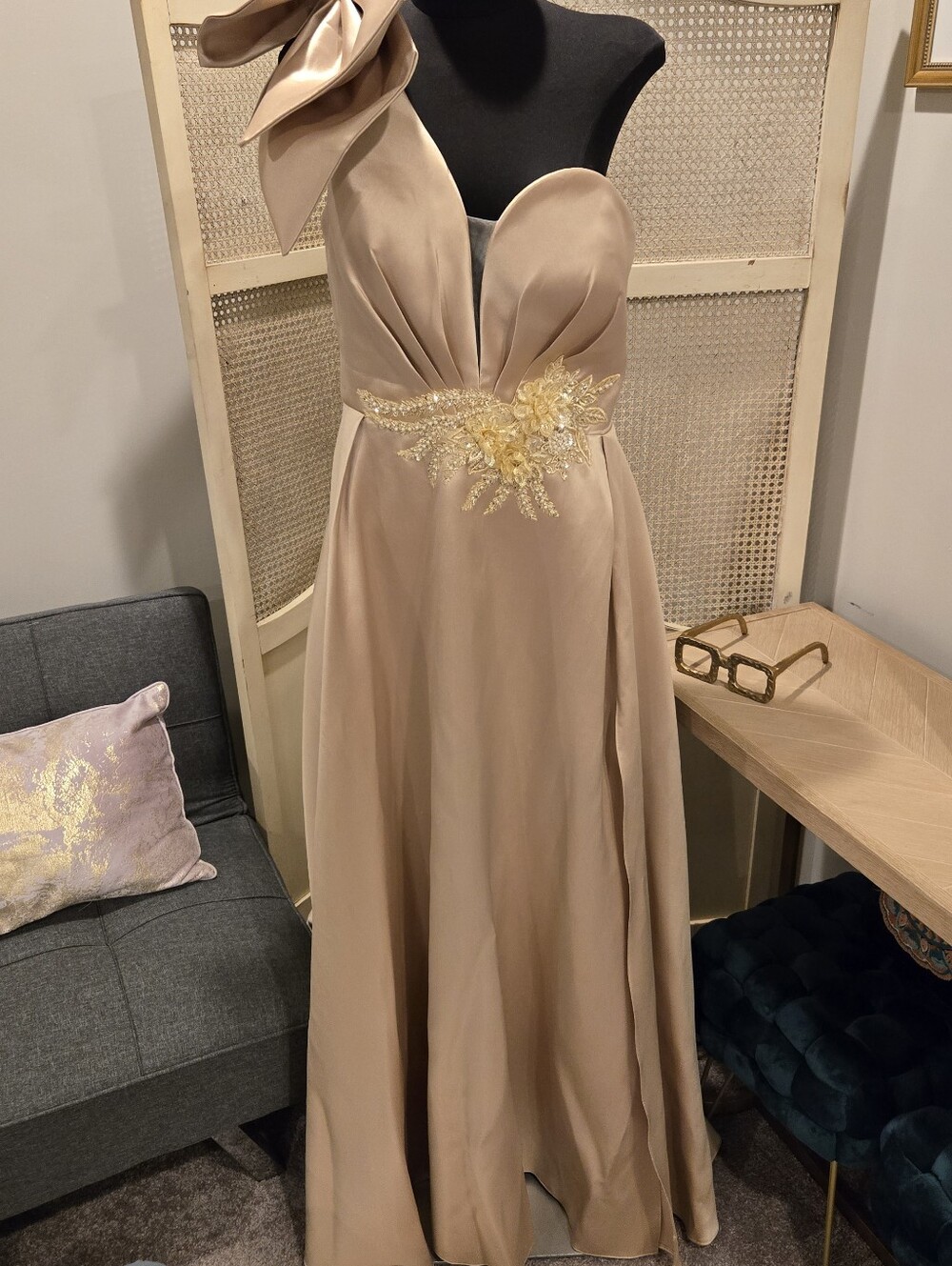 Elegant One-Shoulder Beige Evening Gown with Gold Embellishment